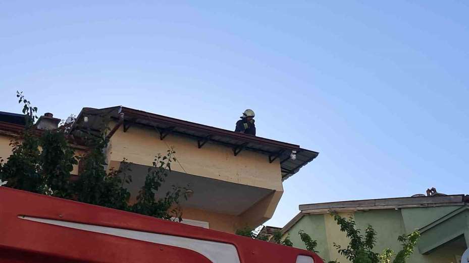 Karaman’da öfkeli koca evin çatısını ateşe verdi