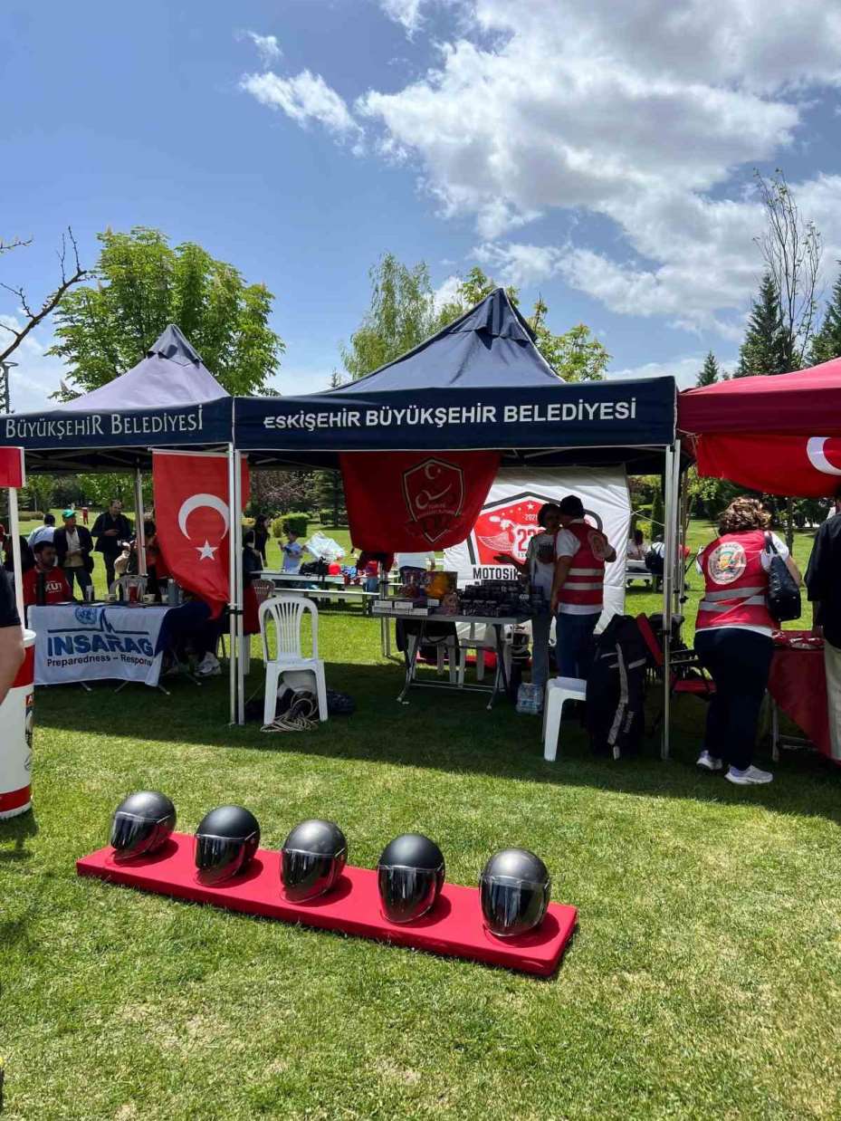 (ÖZEL) Kanserden iyileşen çocuklar motosikletle gezdirildi, hayır panayırı ve tiyatro etkinliklerine katıldı