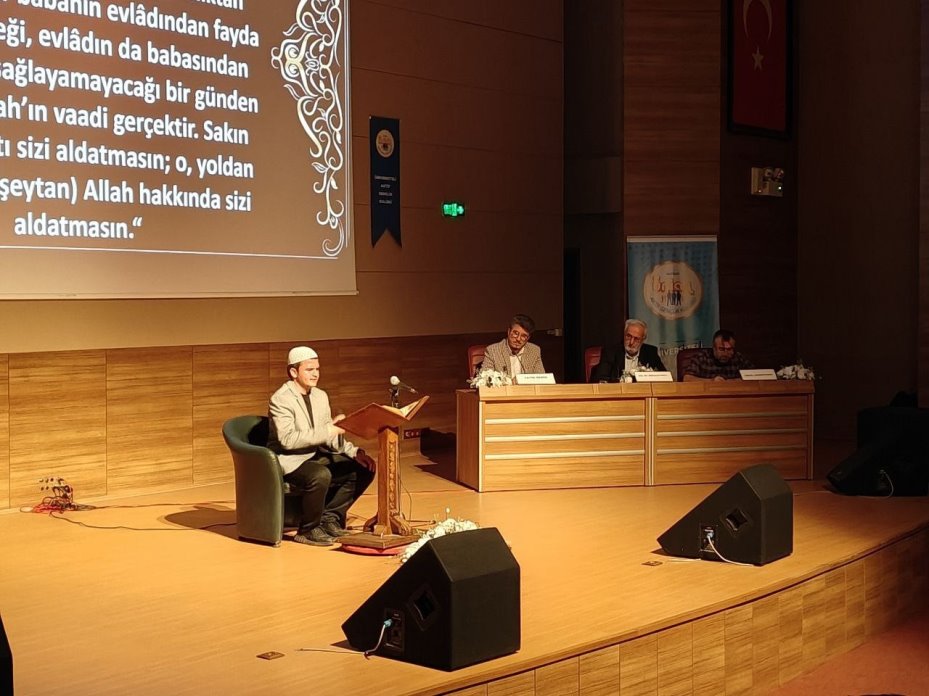 Kur’an-ı Kerim’i güzel okuyanlara ödülleri verildi