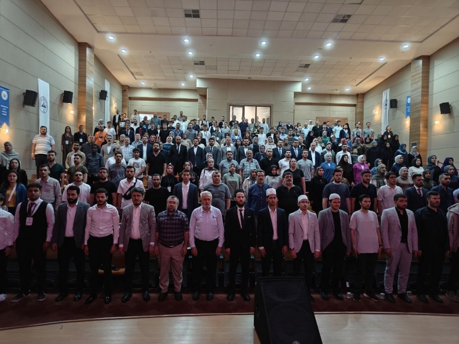 Kur’an-ı Kerim’i güzel okuyanlara ödülleri verildi