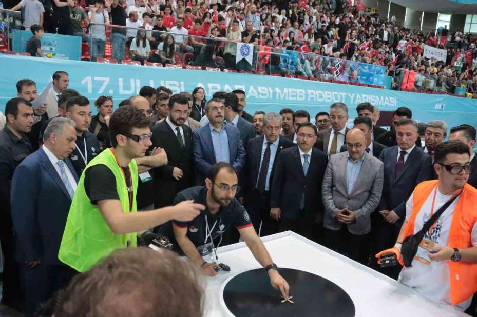 Bakan Yusuf Tekin: "Artık öğretmenlerimizi Milli Eğitim Akademisi düzeninden istihdam edeceğiz"