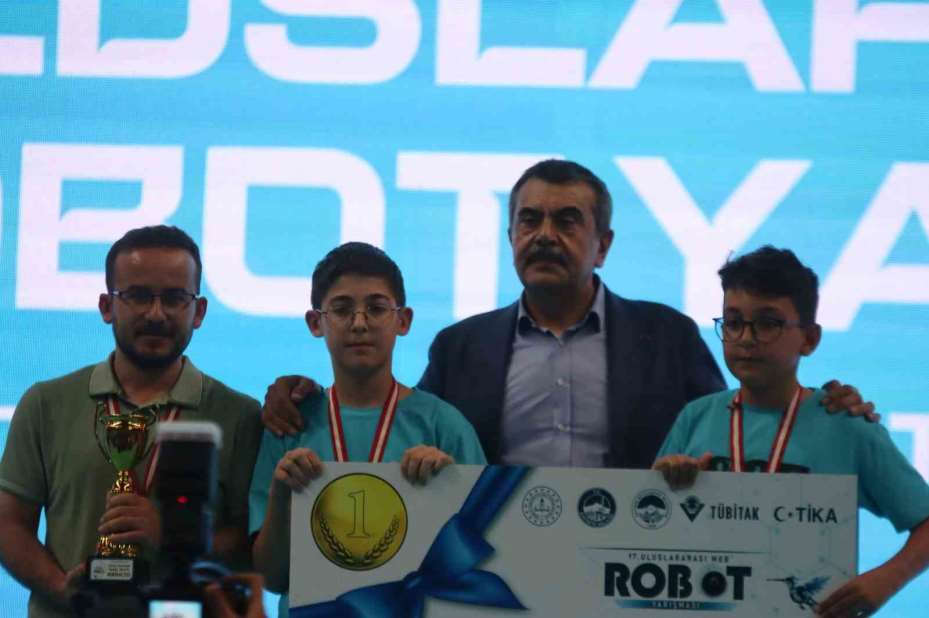 Bakan Yusuf Tekin: "Artık öğretmenlerimizi Milli Eğitim Akademisi düzeninden istihdam edeceğiz"