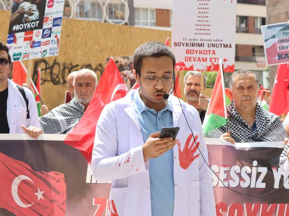 Eskişehir’de Tıp Fakültesi öğrencileri Filistin için yürüdü