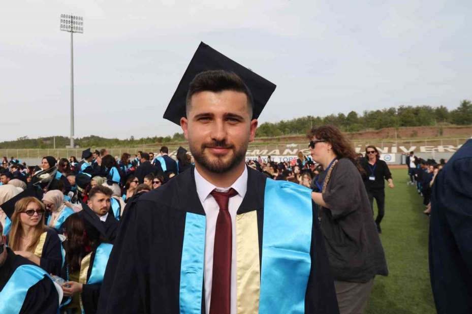 Kep takan sevimli at, 4 bin 500 öğrenci ile birlikte mezun oldu