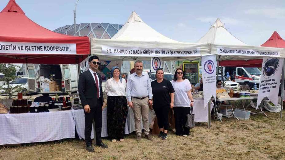 Eskişehir’de yöresel lezzetler stantları büyük ilgi gördü