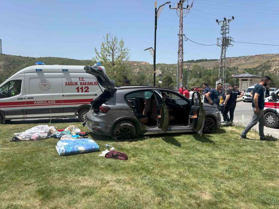 2 araç kavşakta çarpıştı, 3’ü çocuk 6 kişi yaralandı