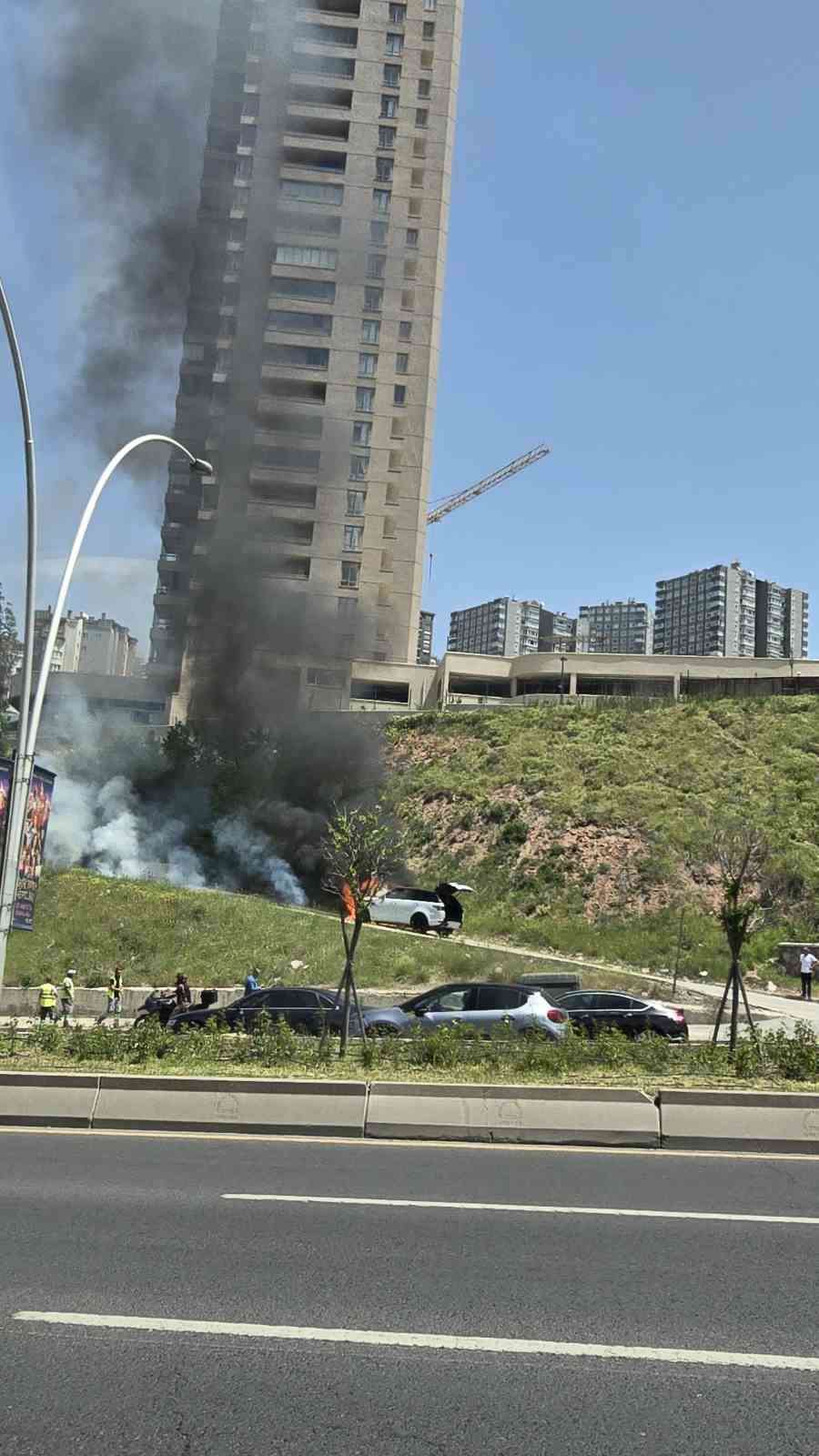 Ankara’da bir cip alev alev yandı