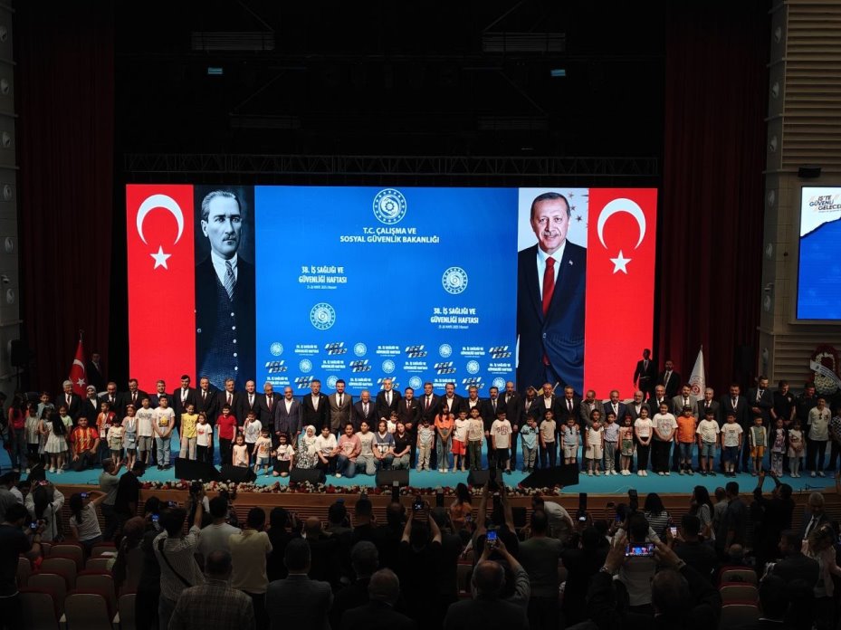 Bakan Işıkhan: "Tek bir çalışanımızın dahi mesleği sebebiyle hayatını kaybetmediği sağlıklı ve güvenli bir çalışma hayatı temel hedefimizdir"