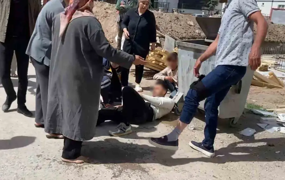 Aksaray’da kaza yeri savaş alanına döndü: 2’si silahla 8 kişi yaralandı