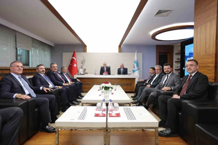 Bakan Işıkhan’dan Başkan Büyükkılıç’a ziyaret