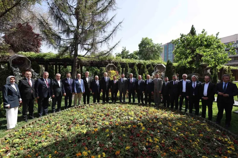 Bakan Işıkhan’dan Başkan Büyükkılıç’a ziyaret
