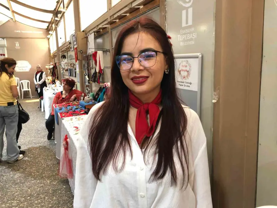 Yurt dışından gelip Hanımeli Sokağı’nda 3 boyutlu baskı ile ürettiği ürünleri satıyor