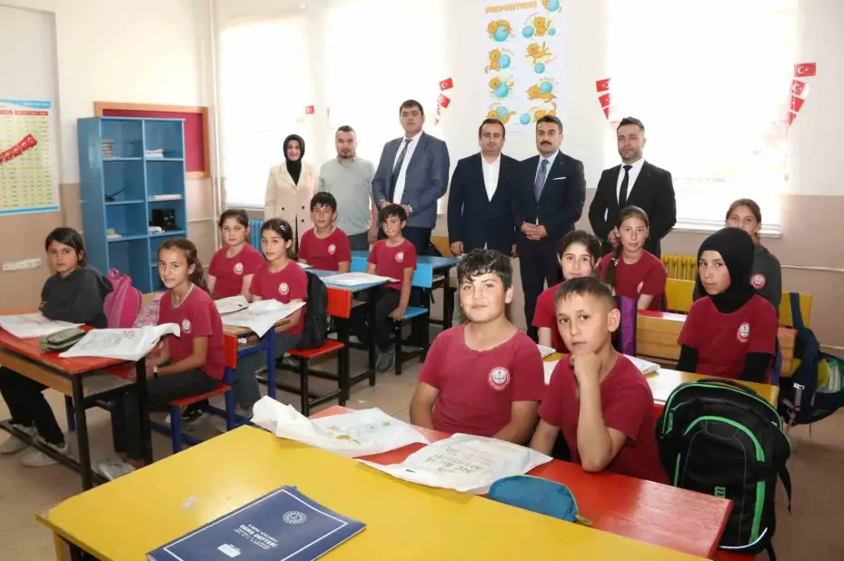 Bağışlanan 15 bin kitap okullara dağıtılacak