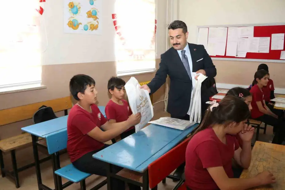 Bağışlanan 15 bin kitap okullara dağıtılacak