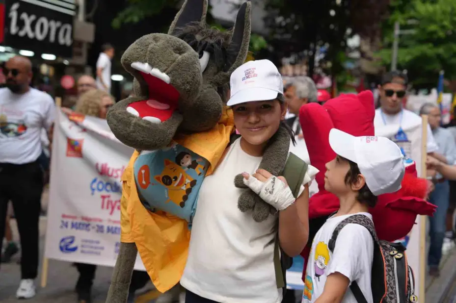 Uluslararası Eskişehir Çocuk, Gençlik ve Kukla Tiyatroları Festivali’nde görkemli açılış