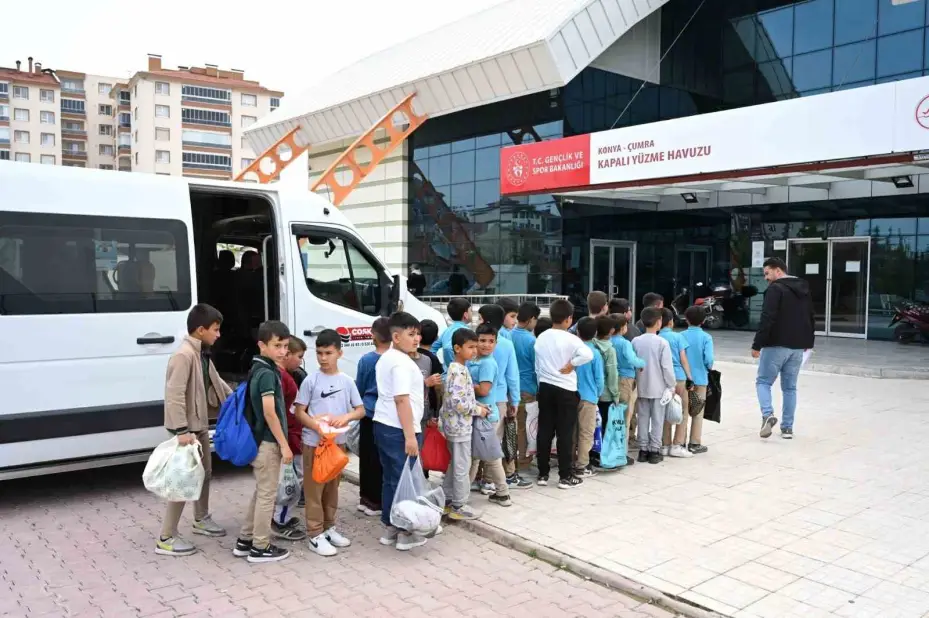 Başkan Altay: "6 ilçede 11 bin 500 üçüncü sınıf öğrencisine yüzme öğretiyoruz"