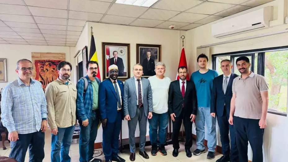 Türk hekimler Uganda’da binlerce hastaya umut oldu