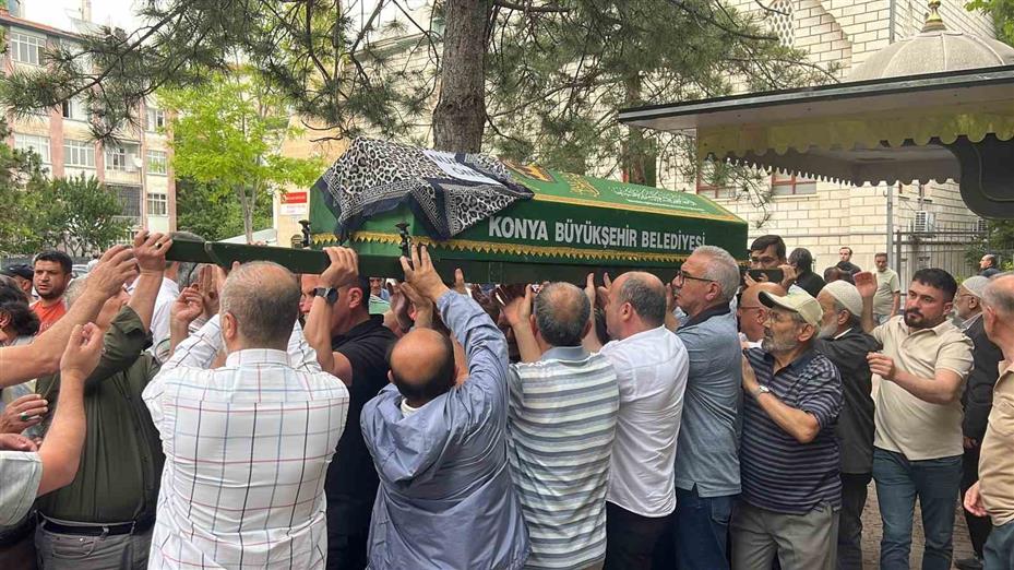 Kocası tarafından bıçaklanarak öldürülen kadın son yolculuğuna uğurlandı