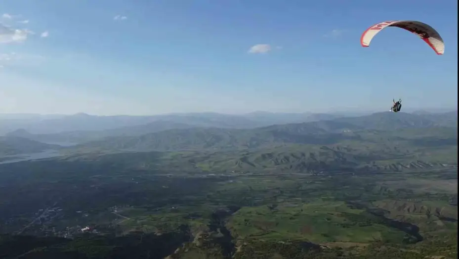 Akıncılar’da yamaç paraşütü uçuşları başladı
