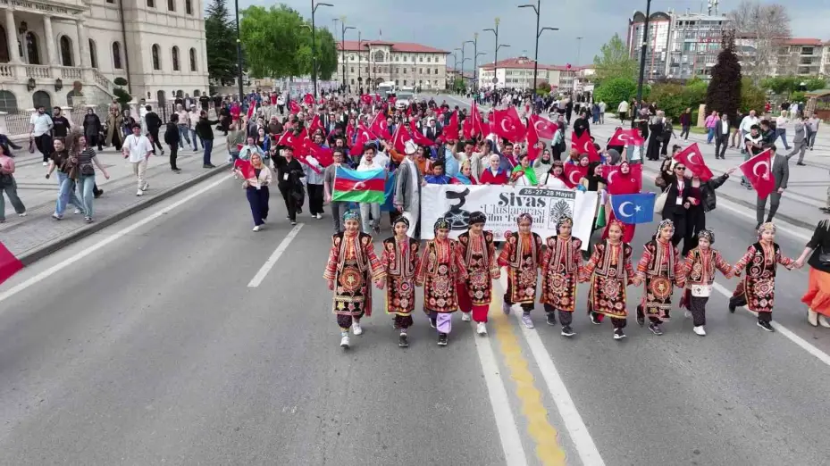 Sivas Uluslararası Film Festivali, kortej yürüyüşü ile başladı