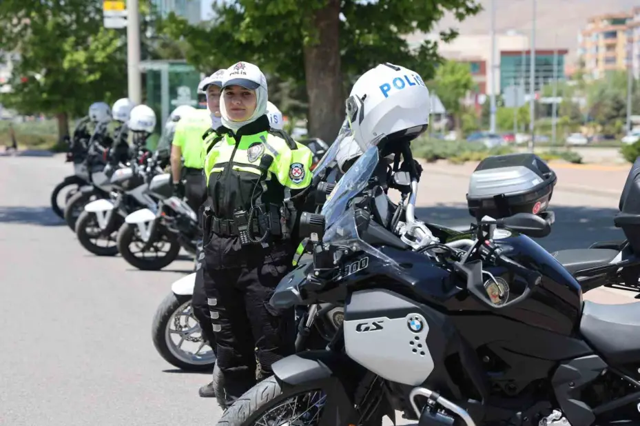Konya’nın ilk kadın şahin polisleri görevde