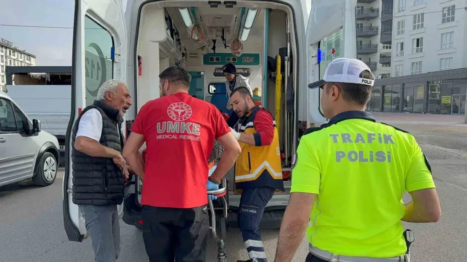 Kamyonet ile motosiklet çarpıştı: 1 yaralı