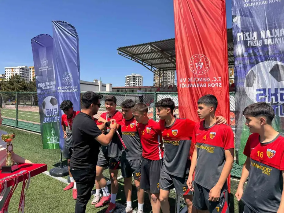 Sokaklar Bizim 5x5 Futbol Turnuvası sonuçlandı