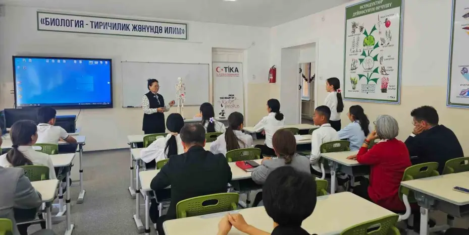 TİKA’dan Kırgızistan’da eğitime destek: Biyoloji sınıfı yenilendi