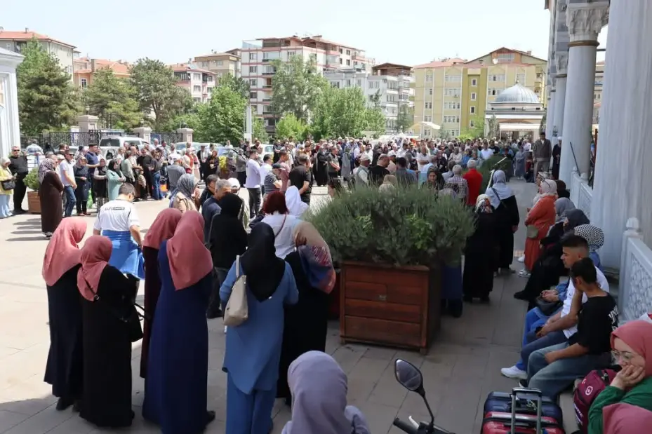 Hacı adayları kutsal topraklara dualarla uğurlandılar
