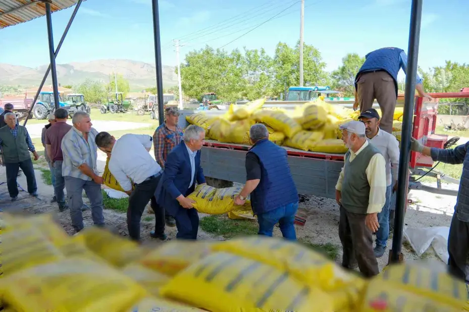 Tarımsal üretim için gübreleme yapılan mera arazisi 3 milyon metrekareye ulaştı