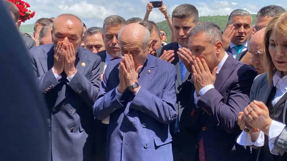 MHP Lideri Bahçeli, Ülkücü Şehitler Anıtı’nı ziyaret etti