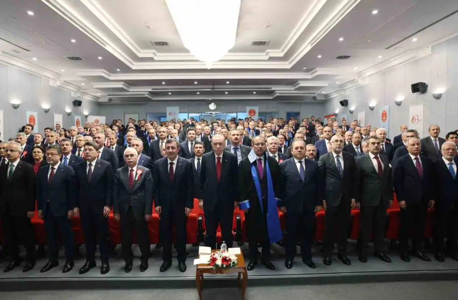 Cumhurbaşkanı Erdoğan: "Her ne kadar kimleri rahatsız olsa da son dönemde yürütülen tahkikatları bu bakımdan gayet olumlu karşılıyoruz"