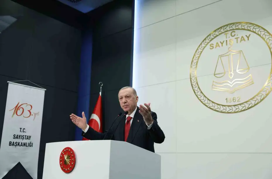 Cumhurbaşkanı Erdoğan: "Her ne kadar kimleri rahatsız olsa da son dönemde yürütülen tahkikatları bu bakımdan gayet olumlu karşılıyoruz"