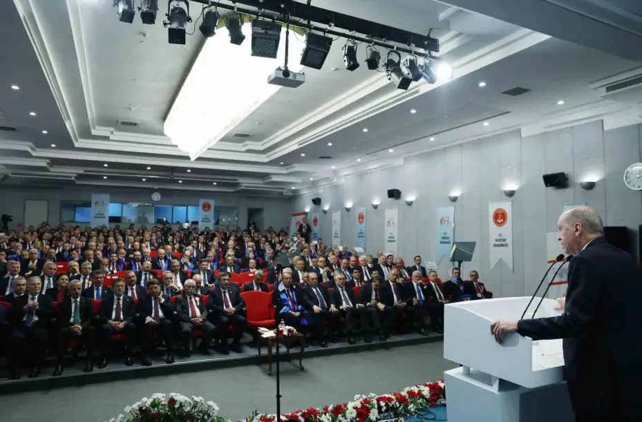 Cumhurbaşkanı Erdoğan: "Her ne kadar kimleri rahatsız olsa da son dönemde yürütülen tahkikatları bu bakımdan gayet olumlu karşılıyoruz"