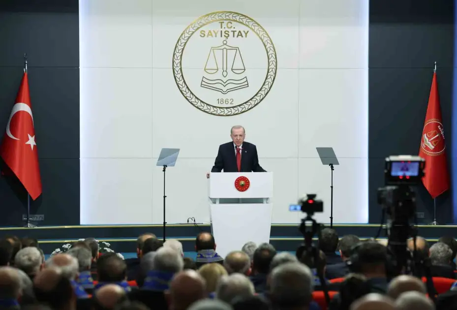 Cumhurbaşkanı Erdoğan: "Her ne kadar kimleri rahatsız olsa da son dönemde yürütülen tahkikatları bu bakımdan gayet olumlu karşılıyoruz"