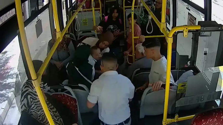 Otobüs şoförünün Heimlich manevrası bebeği hayatını kurtardı