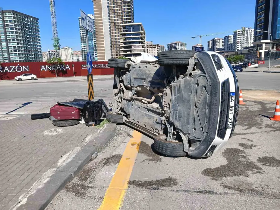 Ankara’da iki otomobil çarpıştı: 2’si bebek 6 yaralı
