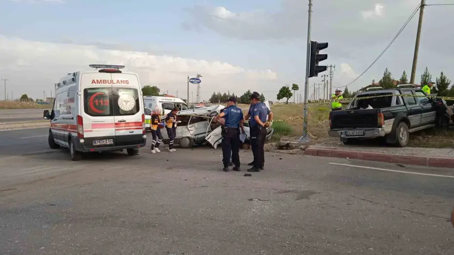 Konya’da otomobil ile kamyonet çarpıştı, yaşlı çift hayatını kaybetti