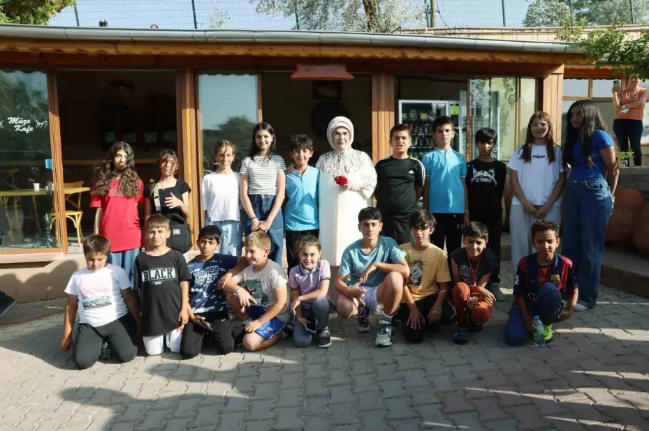 Emine Erdoğan, Nevşehir’de Türk Mutfağı Haftası kapsamında yoğurt mayaladı
