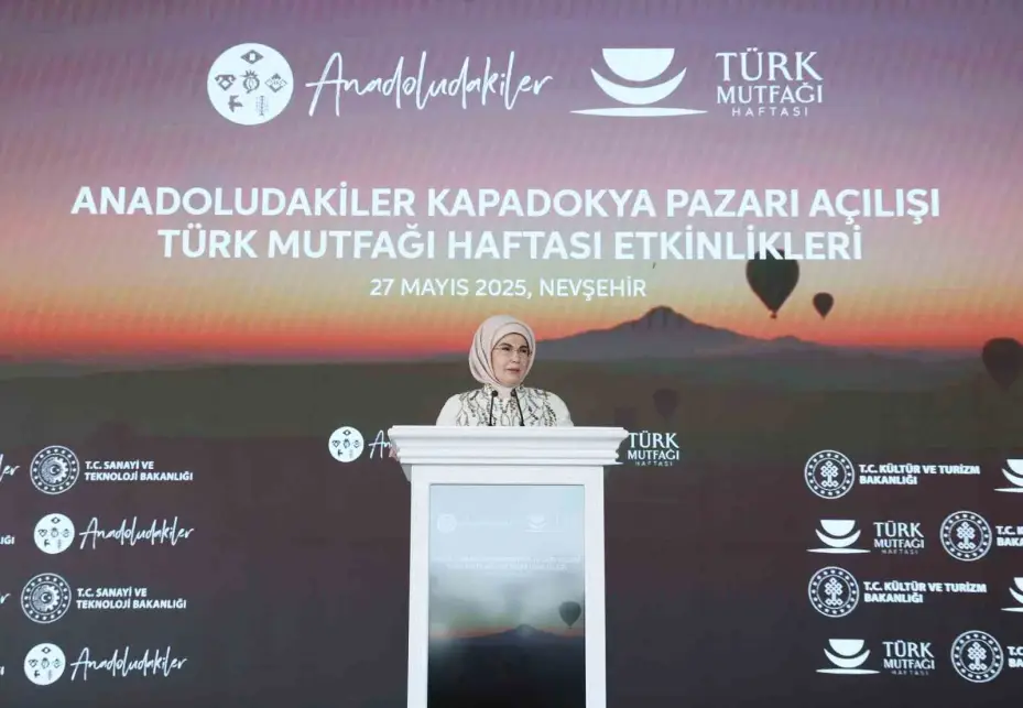 Emine Erdoğan, Nevşehir’de Türk Mutfağı Haftası kapsamında yoğurt mayaladı