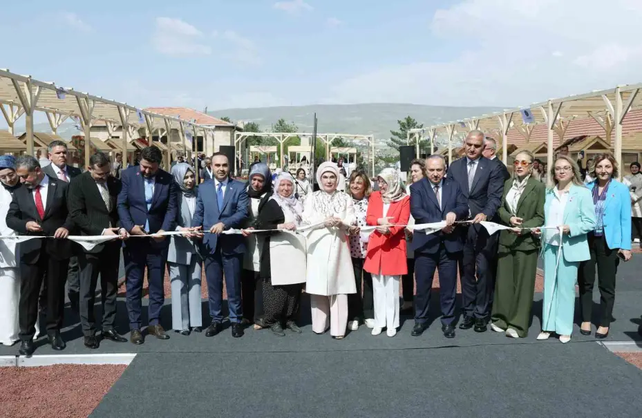 Emine Erdoğan, Nevşehir’de Türk Mutfağı Haftası kapsamında yoğurt mayaladı