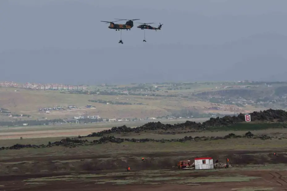 Erciyes-2025 Tatbikatı seçkin gözlemci gününde hünerlerini sergiledi
