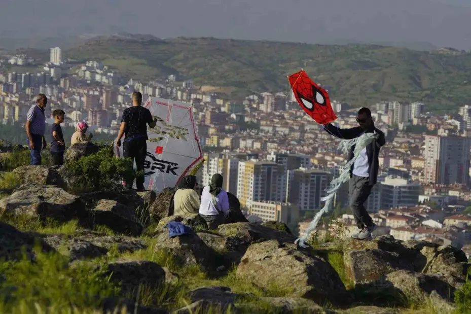 Kahveci Dağı’nda festival havasında "uçurtma şenliği"
