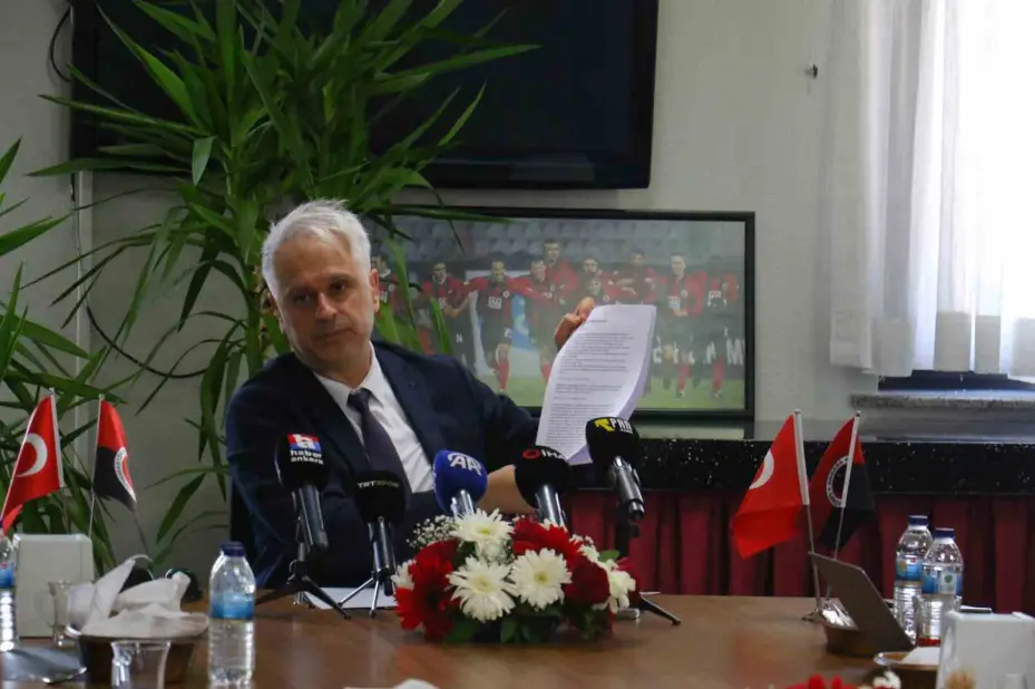Gençlerbirliği Sportif Direktörü Düzgün, basın mensuplarıyla bir araya geldi