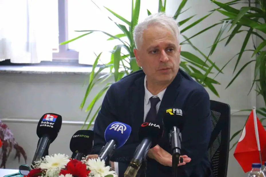 Gençlerbirliği Sportif Direktörü Düzgün, basın mensuplarıyla bir araya geldi
