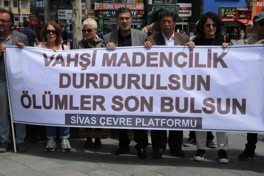 Sivas’ta bir kişinin öldüğü maden kazası protesto edildi