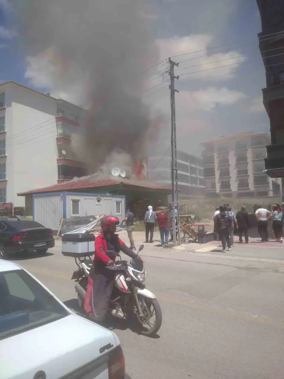 Ankara’da müstakil evde yangın