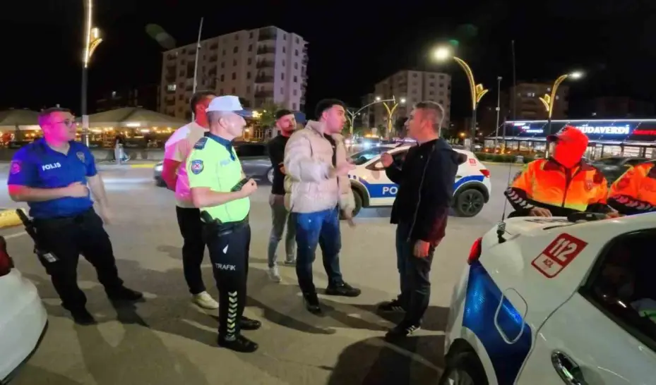 Polisin işine "anlamsız", gazeteciye "kaburgasız" deyip tehdit etti