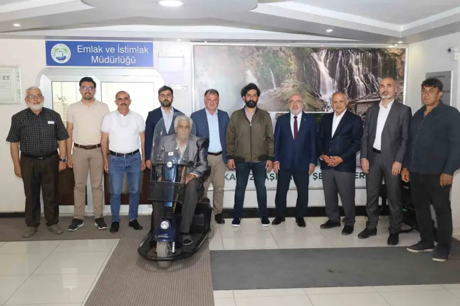 Yahyalı Belediyesi’nden Engelli Vatandaşa Akülü Araç Desteği