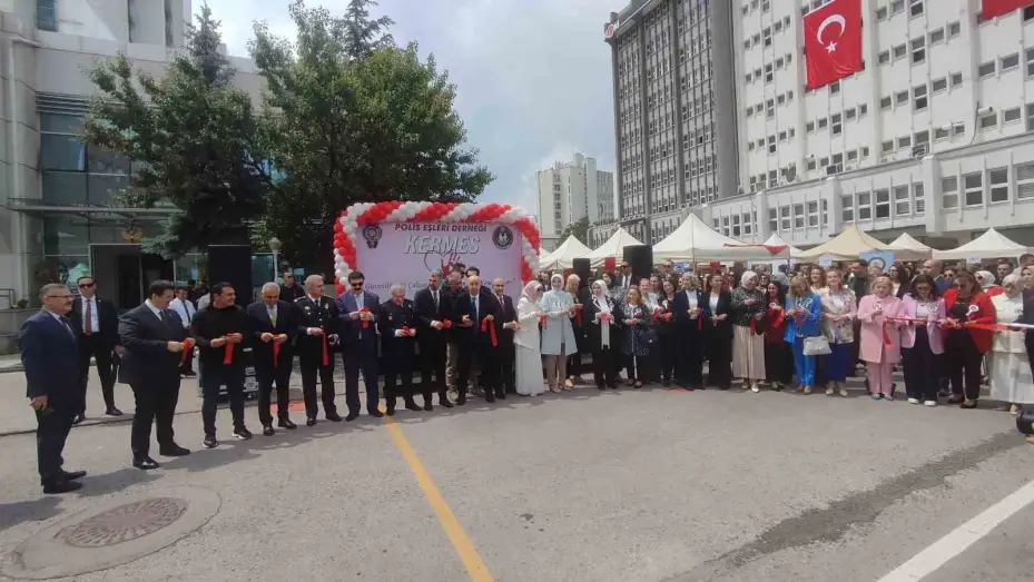 Polis Eşleri Derneği "Gıda ve Dayanıklı Tüketim Ürünleri Sergisi" düzenledi